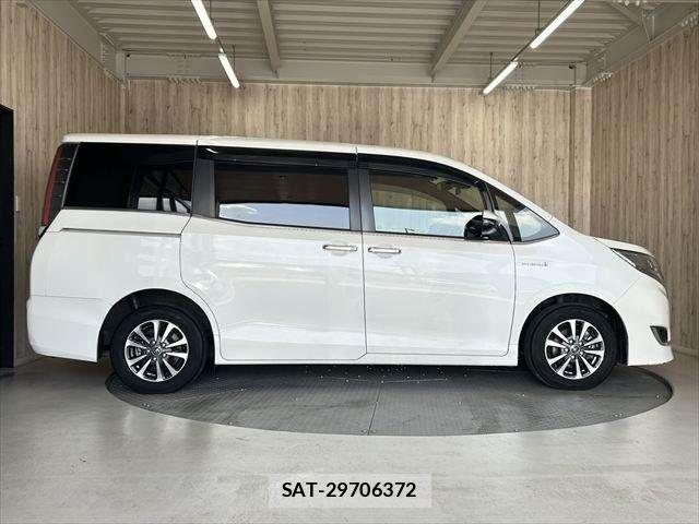 Toyota ESQUIRE 2018-06 8129951-21