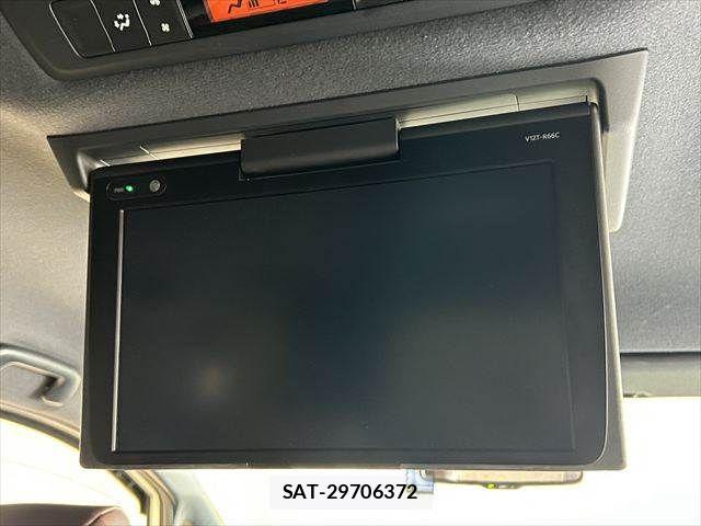 Toyota ESQUIRE 2018-06 8129951-5