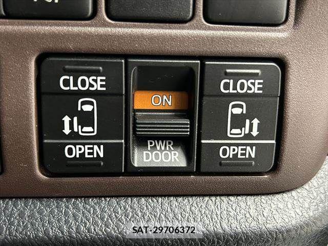 Toyota ESQUIRE 2018-06 8129951-6