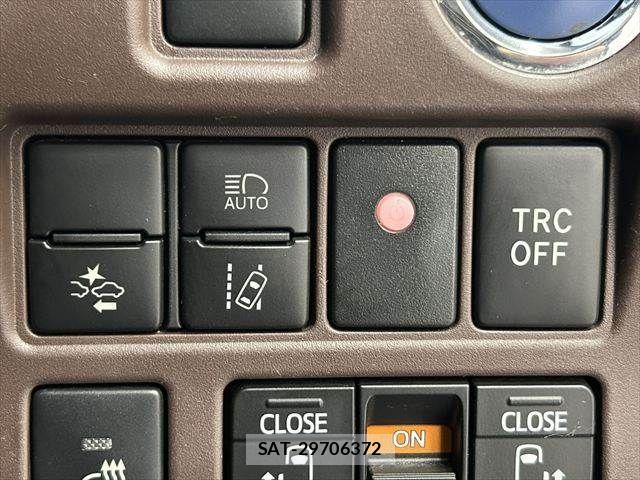 Toyota ESQUIRE 2018-06 8129951-7