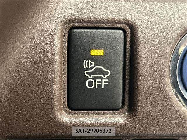Toyota ESQUIRE 2018-06 8129951-8