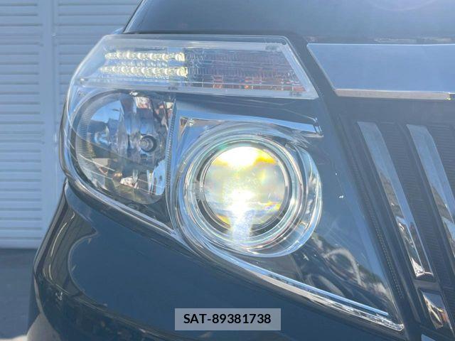 Toyota ESQUIRE 2016-12 8207434-12