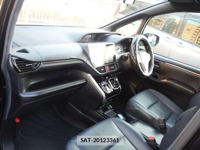 Toyota ESQUIRE 2017-09 8207431-13