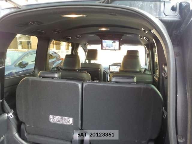 Toyota ESQUIRE 2017-09 8207431-16