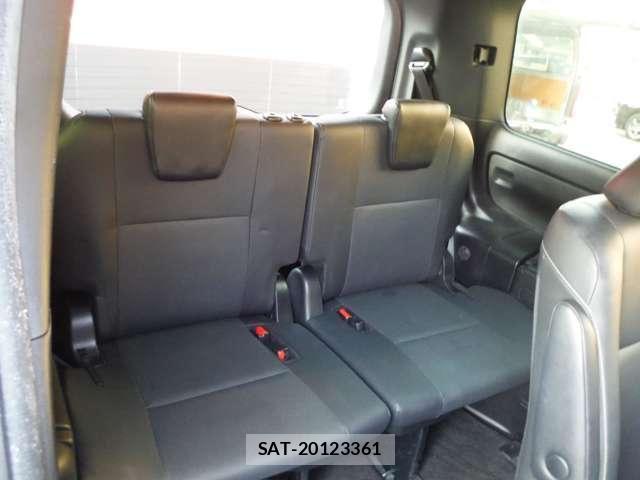 Toyota ESQUIRE 2017-09 8207431-18