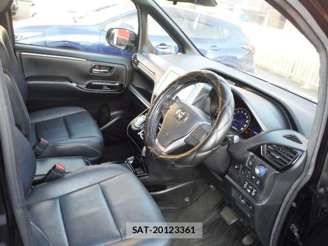 Toyota ESQUIRE 2017-09 8207431-20