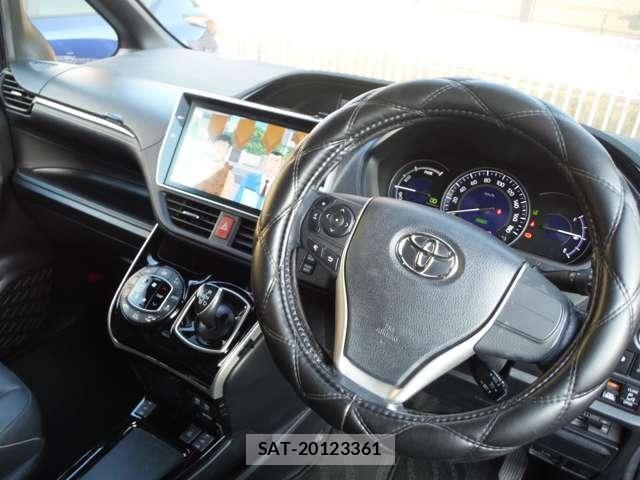 Toyota ESQUIRE 2017-09 8207431-21