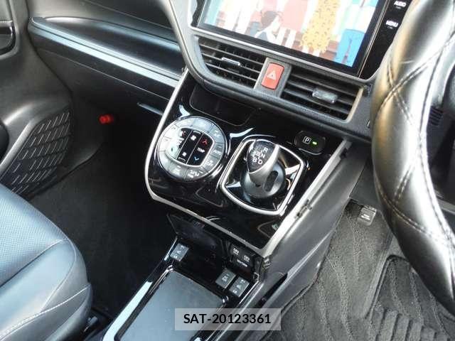 Toyota ESQUIRE 2017-09 8207431-23