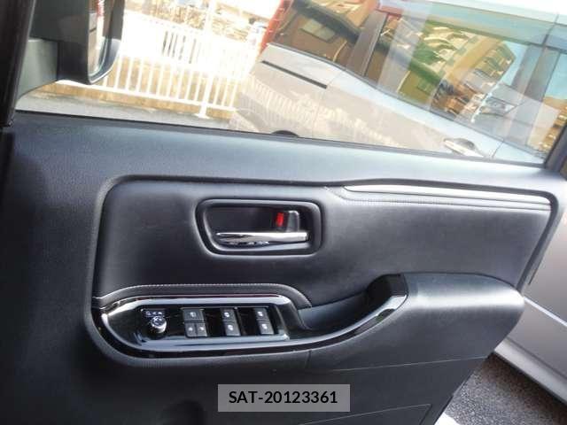Toyota ESQUIRE 2017-09 8207431-27