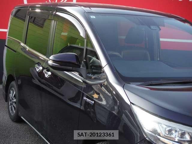 Toyota ESQUIRE 2017-09 8207431-2