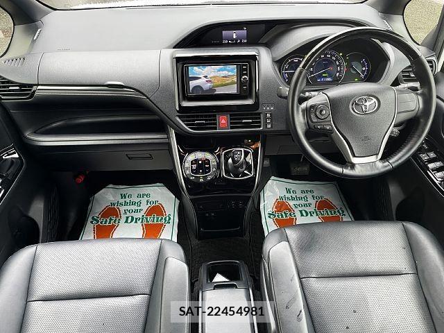 Toyota ESQUIRE 2018-08 8207433-1