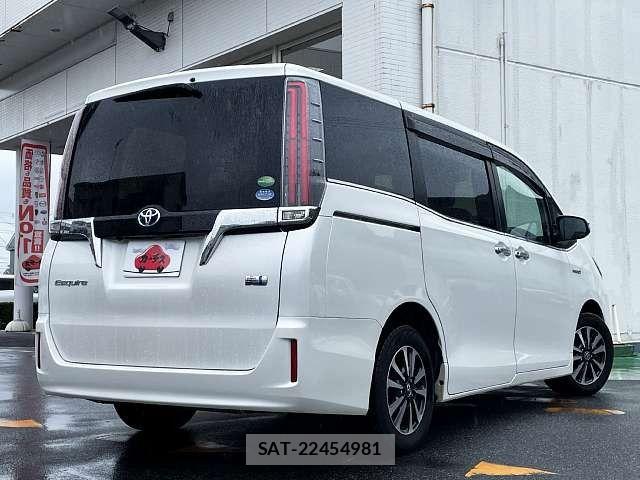 Toyota ESQUIRE 2018-08 8207433-2