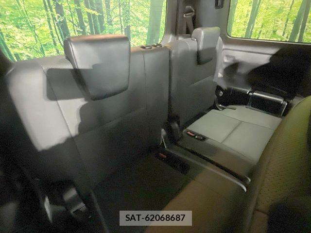 Toyota ESQUIRE 2017-07 8207430-9