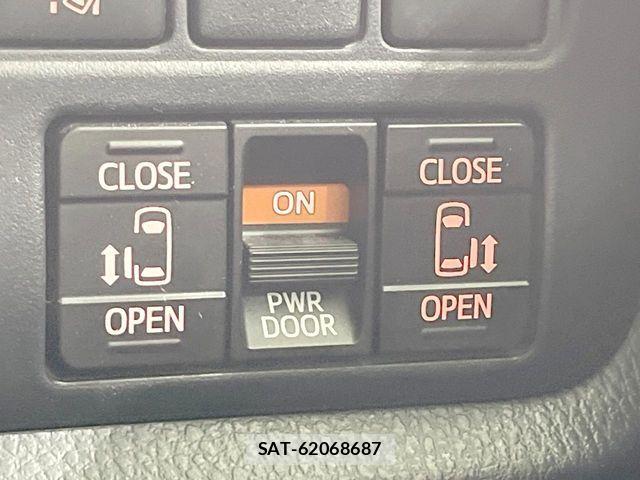 Toyota ESQUIRE 2017-07 8207430-5