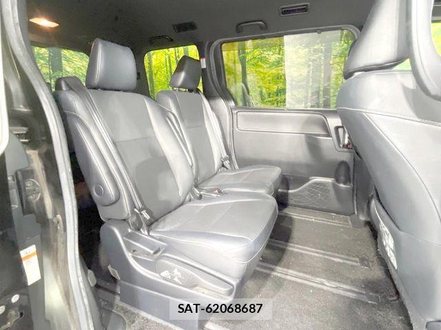 Toyota ESQUIRE 2017-07 8207430-8