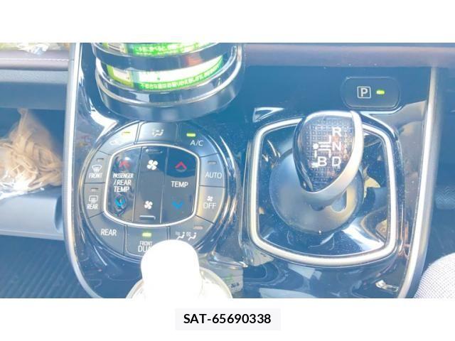 Toyota ESQUIRE 2015-03 8207436-22