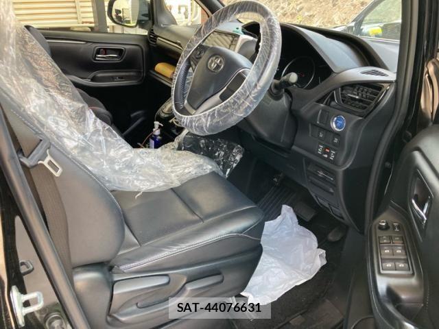 Toyota ESQUIRE 2015-06 8229854-12
