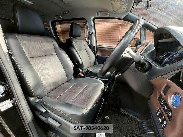 Toyota ESQUIRE 2015-09 8245157-10