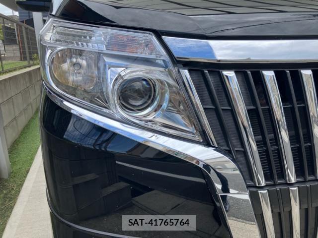 Toyota ESQUIRE 2015-01 8245158-2