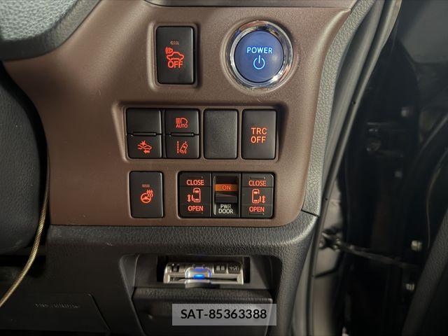 Toyota ESQUIRE 2018-05 8314343-20