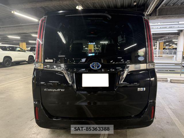 Toyota ESQUIRE 2018-05 8314343-6