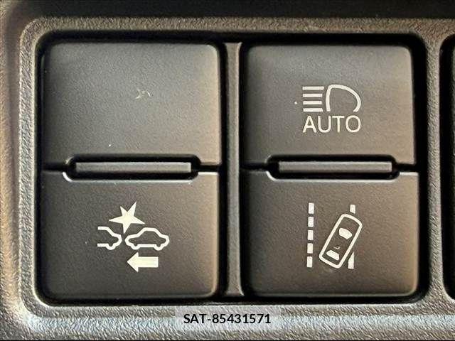 Toyota ESQUIRE 2018-06 8335744-3