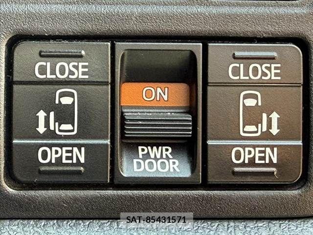 Toyota ESQUIRE 2018-06 8335744-4