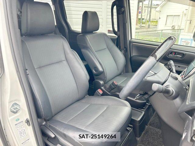 Toyota ESQUIRE 2017-02 8335740-12