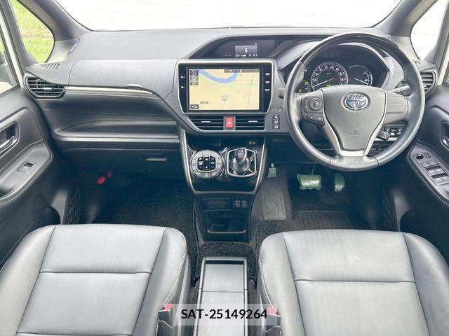 Toyota ESQUIRE 2017-02 8335740-1
