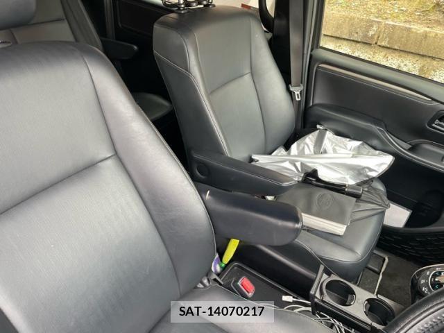 Toyota ESQUIRE 2016-08 8354400-15