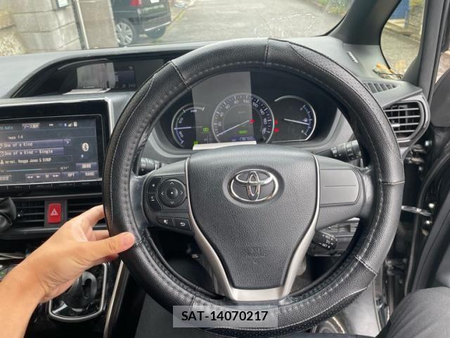 Toyota ESQUIRE 2016-08 8354400-18