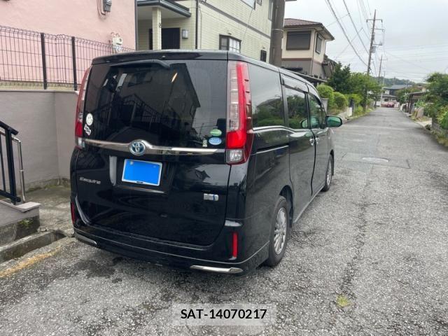 Toyota ESQUIRE 2016-08 8354400-4