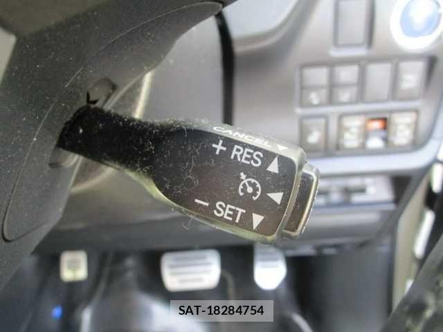 Toyota ESQUIRE 2019-02 8365773-21