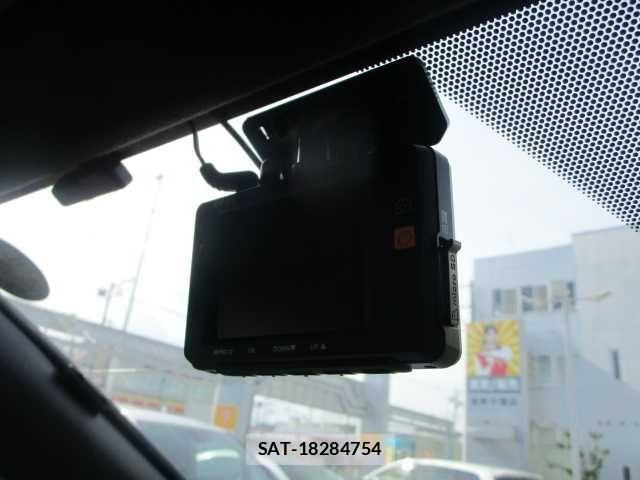 Toyota ESQUIRE 2019-02 8365773-24