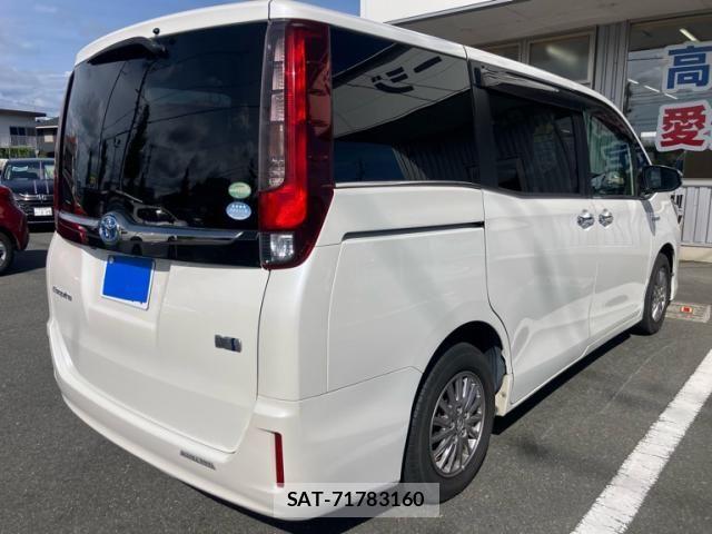 Toyota ESQUIRE 2017-07 8365778-9