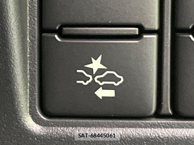 Toyota ESQUIRE 2016-04 8365780-5