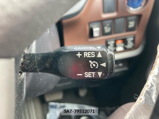 Toyota ESQUIRE 2015-09 8371632-20