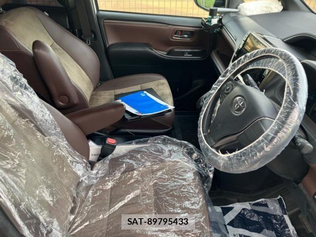Toyota ESQUIRE 2018-10 8412244-13