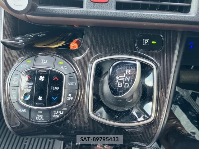 Toyota ESQUIRE 2018-10 8412244-25