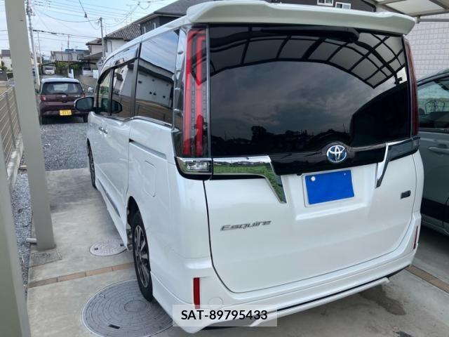Toyota ESQUIRE 2018-10 8412244-6