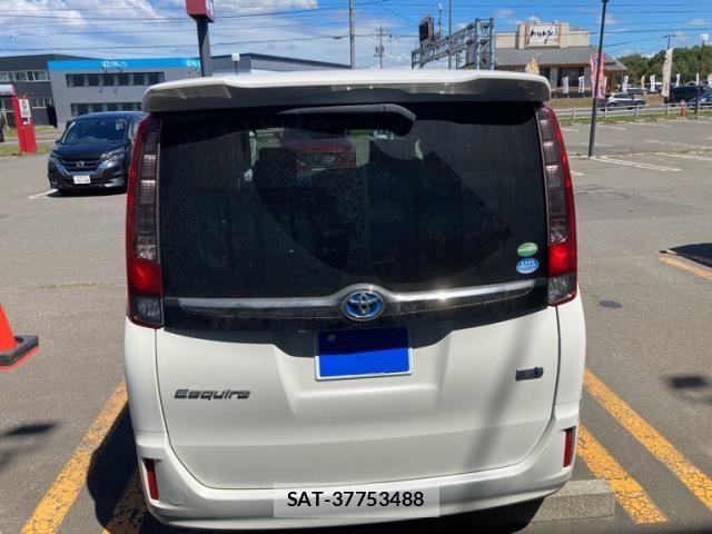 Toyota ESQUIRE 2016-01 8412251-2