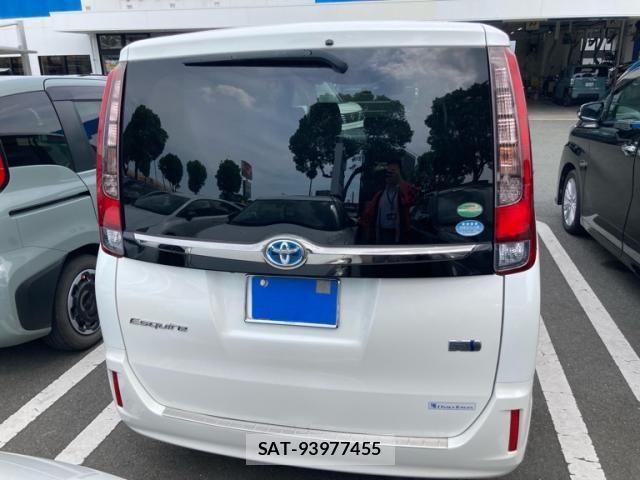 Toyota ESQUIRE 2016-05 8412252-3