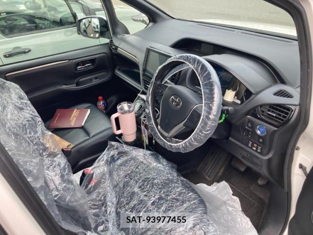 Toyota ESQUIRE 2016-05 8412252-8