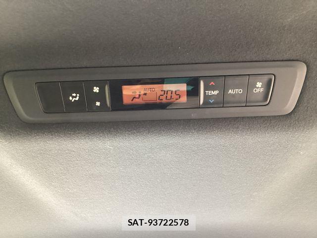 Toyota ESQUIRE 2018-06 8412243-12