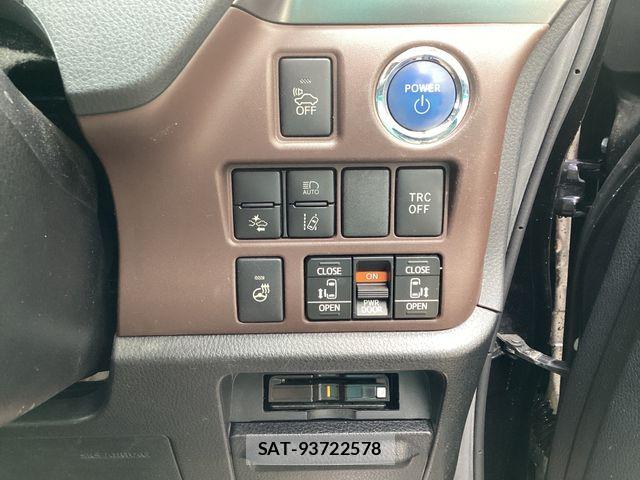 Toyota ESQUIRE 2018-06 8412243-7