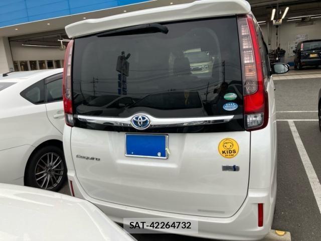 Toyota ESQUIRE 2015-05 8524791-2