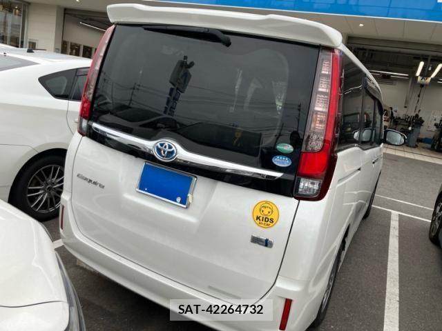Toyota ESQUIRE 2015-05 8524791-3