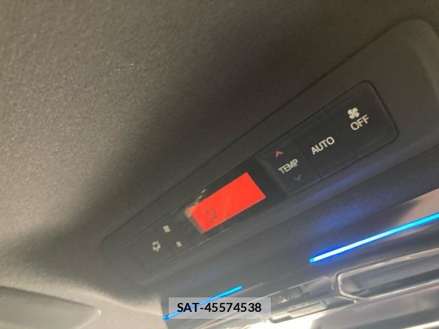 Toyota ESQUIRE 2019-02 8524788-20