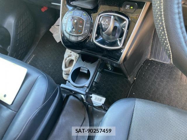 Toyota ESQUIRE 2015-01 8561818-18