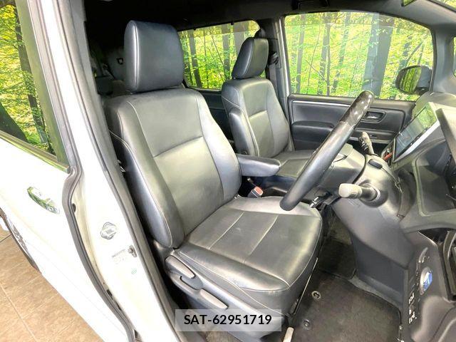 Toyota ESQUIRE 2017-08 8626666-7